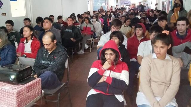 Alumnos de la Escuela Normal N°11 recibieron una capacitación.