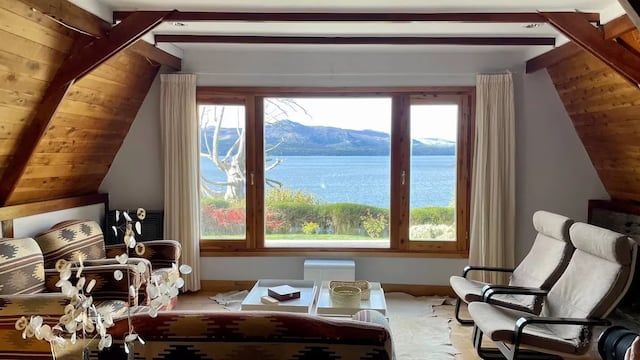 Un usuario se sorprendió al ver los precios que le cobrarían por una cabaña en Bariloche.