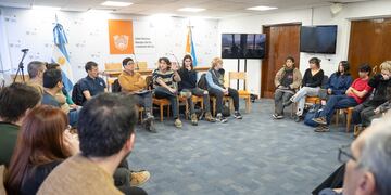Estudiantes del Colegio Polivalente de Arte de Ushuaia y del Arko visitaron la Casa de Gobierno