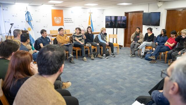 Estudiantes del Colegio Polivalente de Arte de Ushuaia y del Arko visitaron la Casa de Gobierno