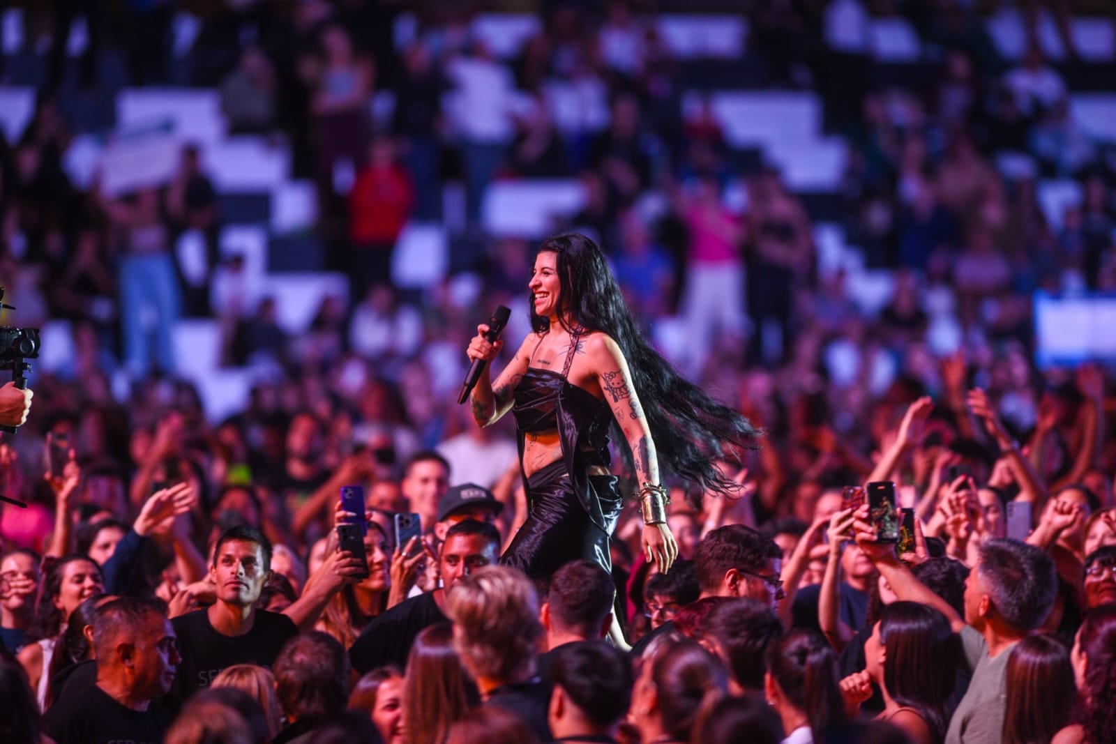 Cosquín 2026, segunda luna. Cazzu. (Carlos Romero / La Voz)