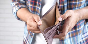 Qué objetos no se recomienda llevar en la billetera.