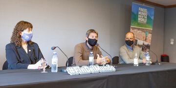 El Ministro brindó una conferencia a la prensa local y se reunió con funcionarios y empresarios del sector.