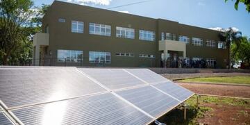 Puerto Iguazú: el Ejército Argentino tiene su primer edificio sustentable con paneles solares.