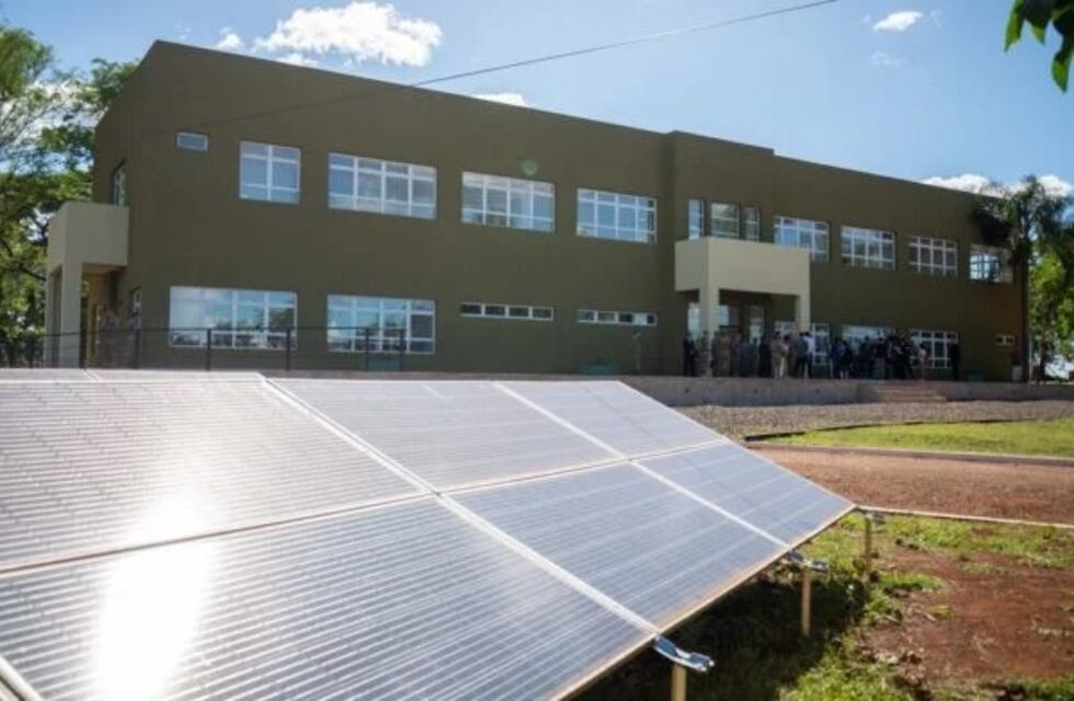 Puerto Iguazú: el Ejército Argentino tiene su primer edificio sustentable con paneles solares