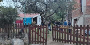 La Policía investiga un posible femicidio en Los Reartes y los vecinos de la pareja hablaron de la relación.