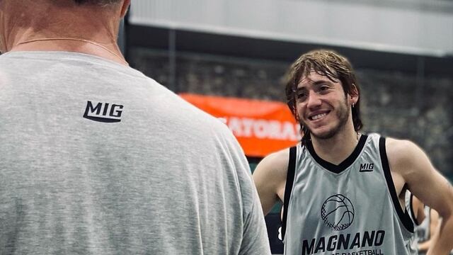 La cara lo dice todo. Paulo Londra disfrutó el campus de Rubén Magnano (@ComunidadLondra).