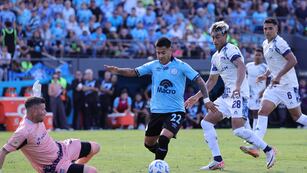 Nicolás Fernández, quien es el goleador del Pirata, estaría desde el inicio ante Estudiantes (Prensa Belgrano).