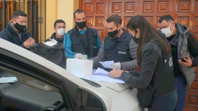 La policía recuperó dosis que no se habían aplicado y ampollas vacías de vacuans anticovid. Foto gentileza Media Mendoza