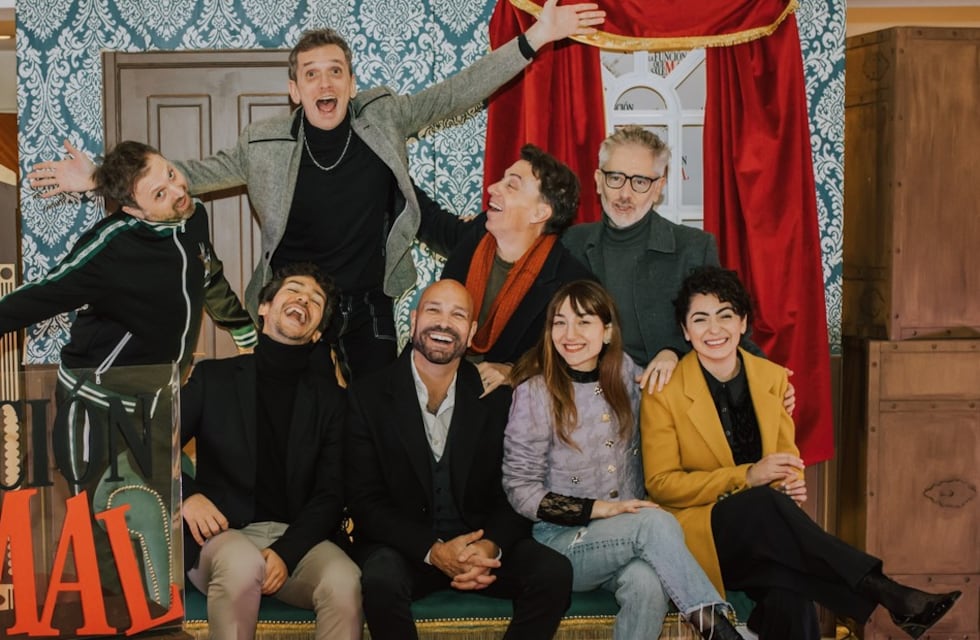 Caos, risas y teatro: así es “La función que sale mal”, el éxito imperdible en Calle Corrientes
