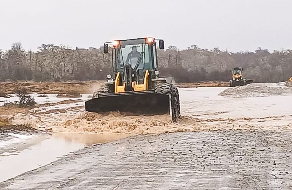 “Solicitamos abstenerse de circular a todos aquellos vehículos que no sean doble tracción”