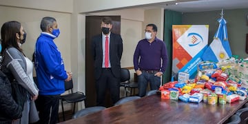 El secretario Desarrollo Humano de la Municipalidad, Rodrigo Altea, agradeció el donativo y adelantó que "se va a llevar estos alimentos a los distintos CDI, a los comedores que tiene la Municipalidad de San Salvador de Jujuy".