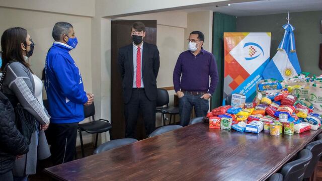 El secretario Desarrollo Humano de la Municipalidad, Rodrigo Altea, agradeció el donativo y adelantó que "se va a llevar estos alimentos a los distintos CDI, a los comedores que tiene la Municipalidad de San Salvador de Jujuy".