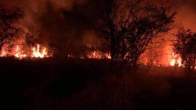 Bomberos Voluntarios de Puerto Rico controlan un incendio en la Reserva Natural Municipal Monte Seguín.