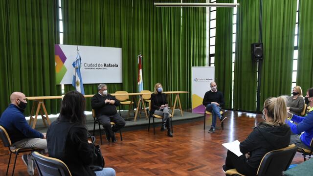 Reunión de gimnasios y funcionarios municipales.