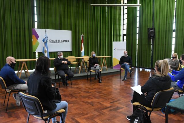 Reunión de gimnasios y funcionarios municipales.