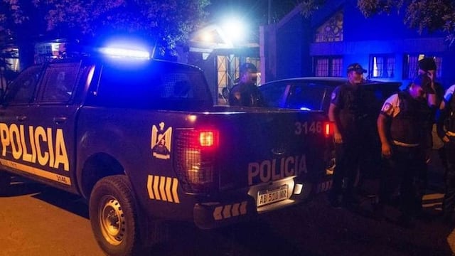 Robaron un auto, huyeron en contramano y chocaron una grúa. Uno de ellos escapó y el otro quedó con heridas severas. Imagen ilustrativa