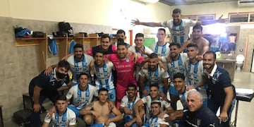 Racing viene derecho y repetirá los titulares ante Sportivo (La Voz).