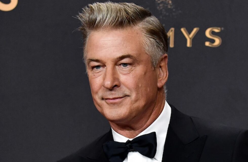 Alec Baldwin mató accidentalmente a la directora de fotografía de una película durante un rodaje