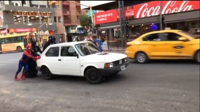Batman, Spiderman y DarthVader llegaron para salvar el día.