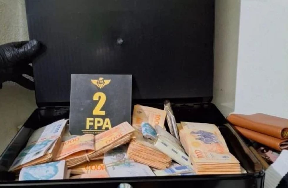 Carlos Paz: una pareja fue detenida con drogas y millones en una vivienda usurpada