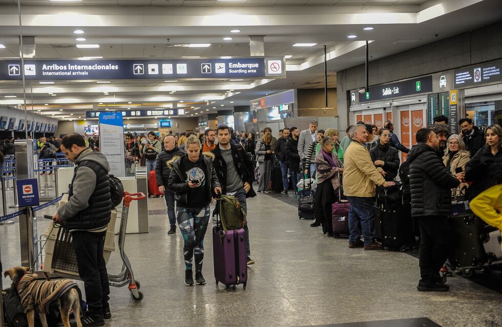Demoras en Aeroparque por una asamblea de pilotos: más de 50 vuelos afectados