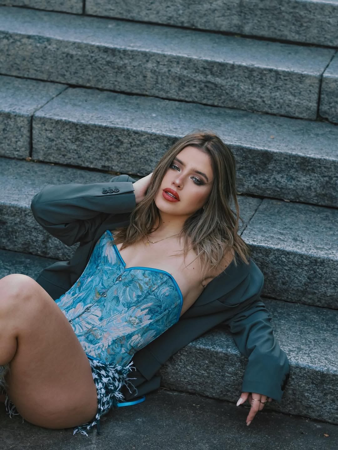 Coti Romero apsotó al corset más sexy y lo mostró en distintas poses
