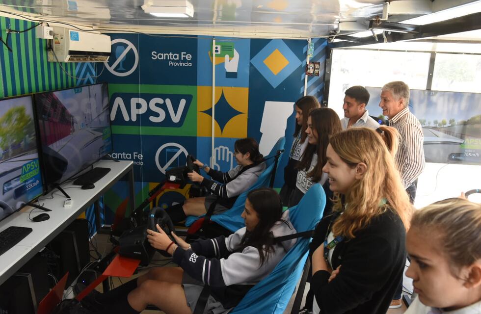 No al alcohol al volante: alumnos del secundario usaron el simulador