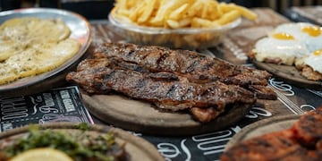 Cuánto cuesta el menú libre en la parrilla El Tano