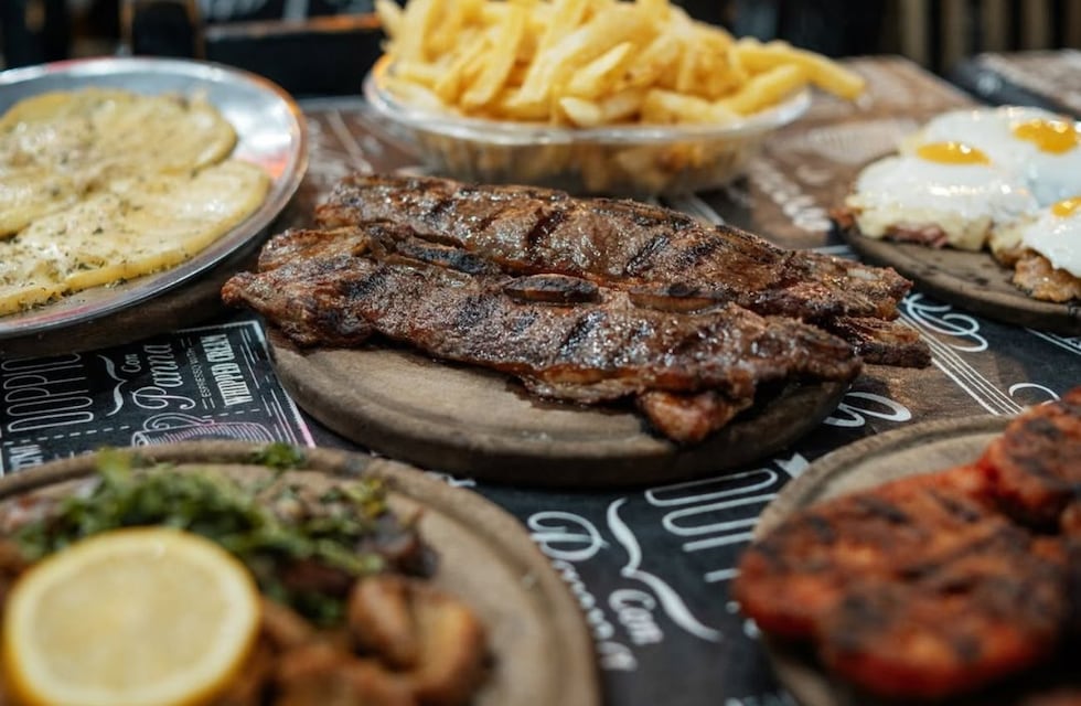 Cuánto cuesta el menú libre en la parrilla El Tano para disfrutar este Día del Padre