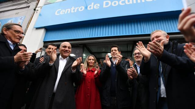 El ministro del Interior de la Nación, Eduardo “Wado” de Pedro, estuvo presente en la inauguración de una delegación del Renaper.