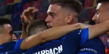 Gustavo Albarracín, de 18 años, debutó y marcó un gol, el cuarto de Talleres frente a Central Córdoba en Santiago del Estero (Imagen de TV)