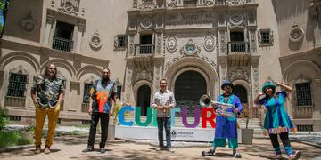 Cacho Garay, Hugo Varela y otros artistas durante el lanzamiento de la temporada de Verano lanzada por el ministerio de Cultura de la provincia. Gentileza Gobierno de Mendoza