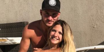 El jugador y su actual novia en 2017, cuando eran "mejores amigos". (Instagram @alemacallister).