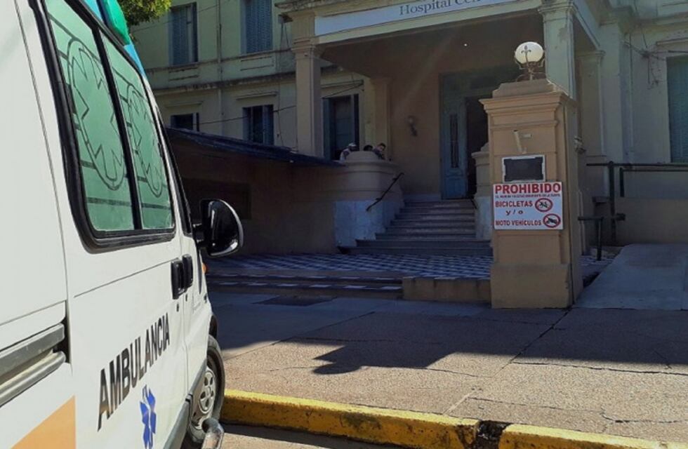 Con acusación de mala praxis, portación de arma y adicciones cesantearon a un médico en Entre Ríos