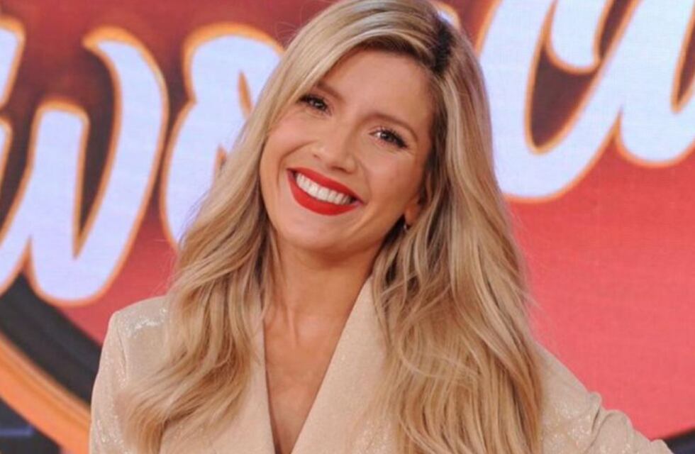 Laurita Fernández desafió al invierno con unas impactantes fotos en una bikini metalizada