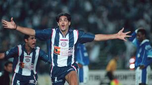 Julián Maidana, capitán de Talleres, festeja su gol frente a Sportivo Alagoano en la Copa Conmebol esa noche de diciembre de 1999.