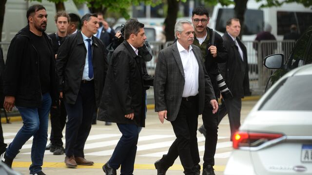 22-10-2023 - Buenos Aires - Elecciones presidenciales 2023 - El Presidente Alberto Fernández emite su voto en Puerto Madero. Foto: Luciano Thieberger.