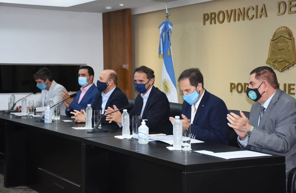 Katopodis firmó acuerdos con Insfrán para obras de saneamiento, hídricas y viales en la provincia