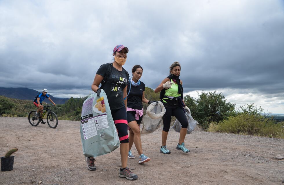 Se realizó el primer plogging en el Parque Deportivo de Montaña