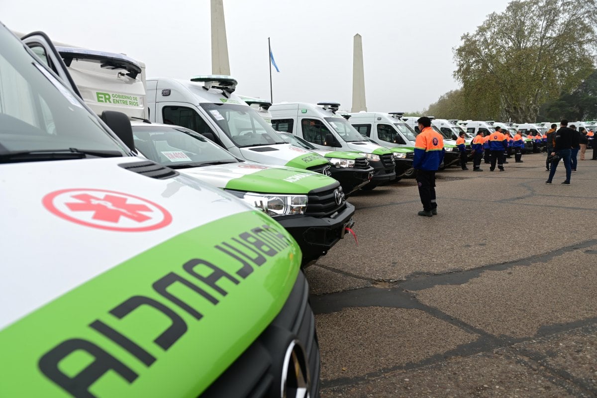 Entrega de ambulancias en ER
