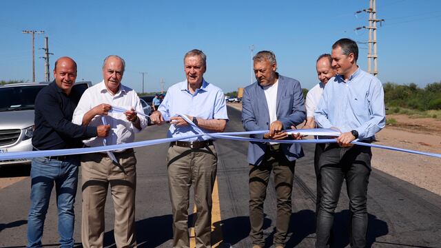 El gobernador inauguró el puente Juan Pablo II, que comunica la avenida Costanera F. Acosta con la calle Juan XXIII.