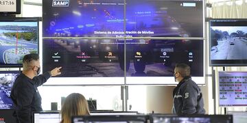 Funcionarios policiales presentan la nueva herramienta electrónica para controlar a todos los vehículos de la Policía de San Luis. Gentileza ANSL