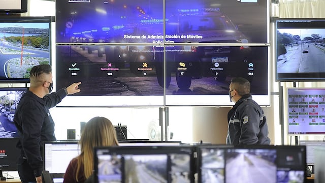 Funcionarios policiales presentan la nueva herramienta electrónica para controlar a todos los vehículos de la Policía de San Luis. Gentileza ANSL