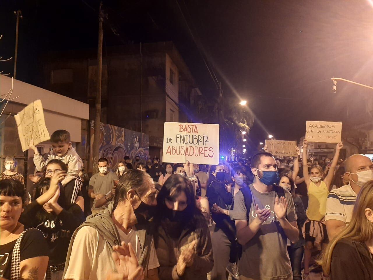 Nueva marcha en Rafaela pidiendo Justicia por el abuso sexual en el Colegio San José