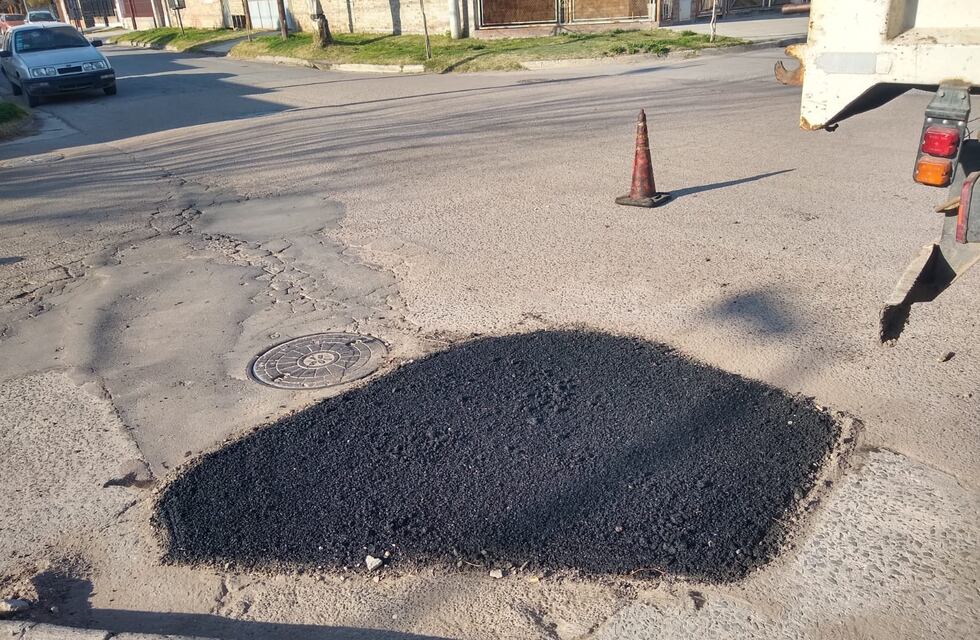 El Municipio realiza bacheo en distintos barrios de Punta Alta