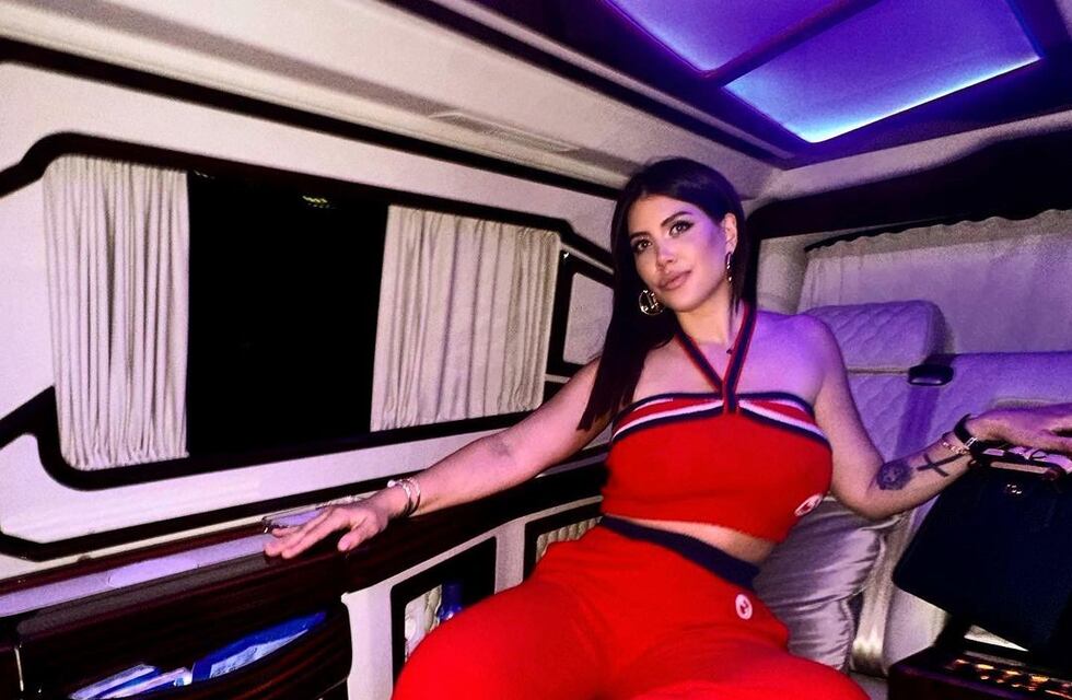 Wanda Nara enamoró desde Estambul con una microbikini en tonos pasteles