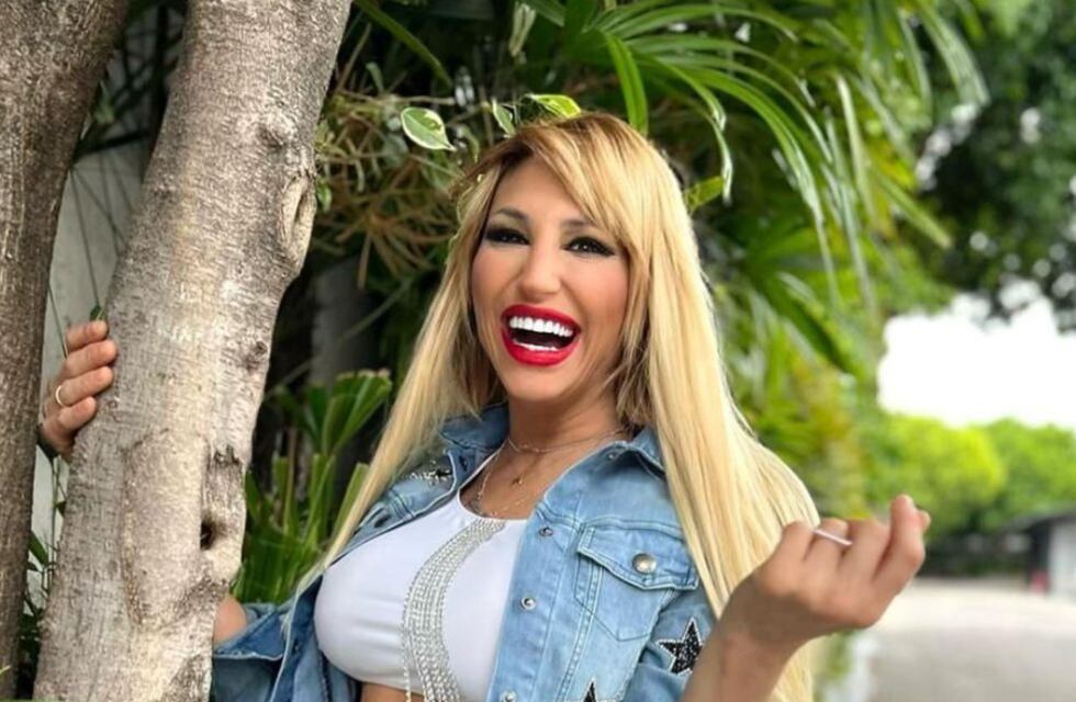 Vicky Xipolitakis mostró su cambio de look y el resultado se llevó cientos de corazones rojos en Instagram