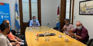 Acompañamiento. El ministro Julián López recibió a los familiares de la tragedia de circunvalación (La Voz).