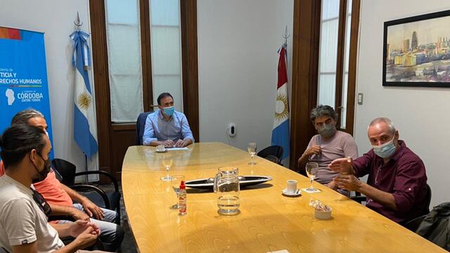 Acompañamiento. El ministro Julián López recibió a los familiares de la tragedia de circunvalación (La Voz).